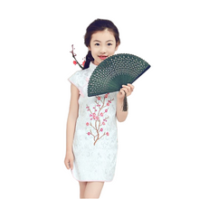 Load image into Gallery viewer, Kids stand collar elegant embroidery short sleeve Cheongsam in Jacquard fabric
