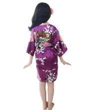 Charger l'image dans la galerie, Pyjama chemise de nuit soyeuse kimono en satin paon pour enfant Premium peignoir de douche 
